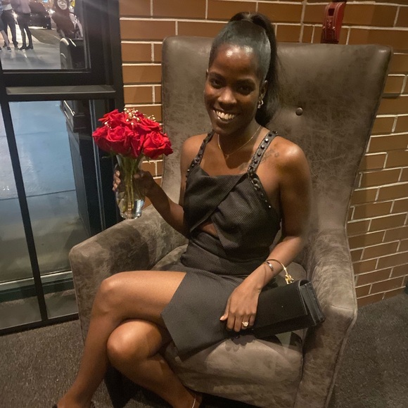 Meet your Posher, I’Asha. Please call me Ginny! - Picture 3 of 8